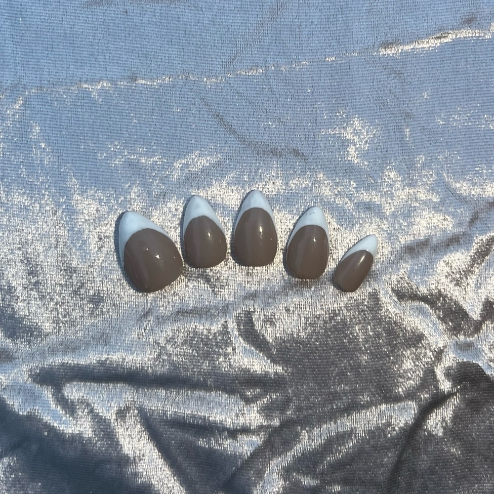 Gel Short stiletto nails